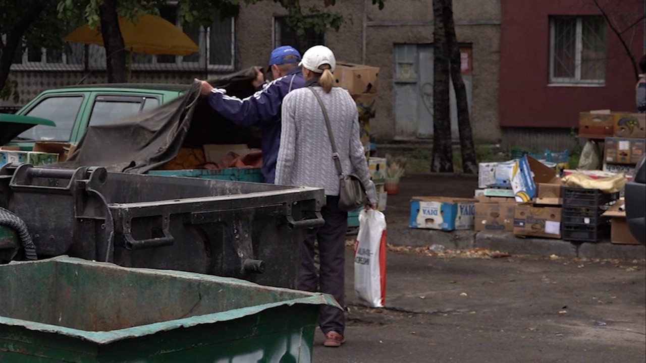 Жителі дев’ятиповерхівки по вулиці Сумгаїтська, 69 просять ліквідувати стихійний ринок