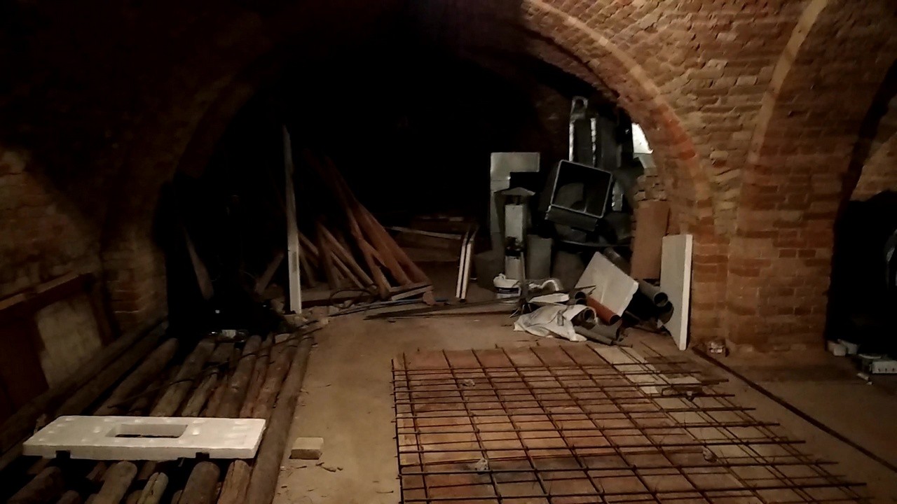 Підвал будівлі, зведеної вкінці ХІХ століття  у Черкасах, нині ремонтують