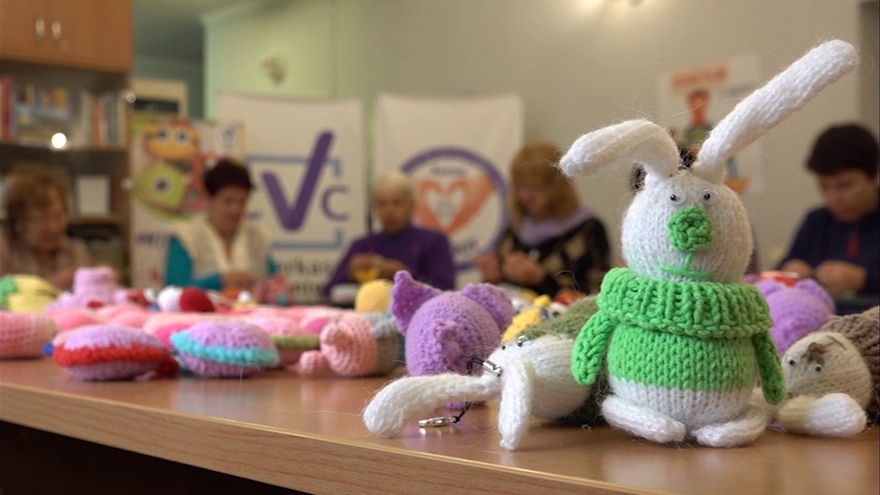 Іграшки для онкохворих дітей створюють черкаські волонтерки