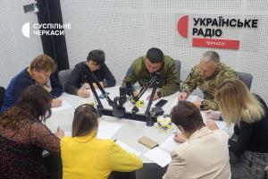 Радіодиктант у студії Українського Радіо Черкас писали разом із захисниками й переселенцями 